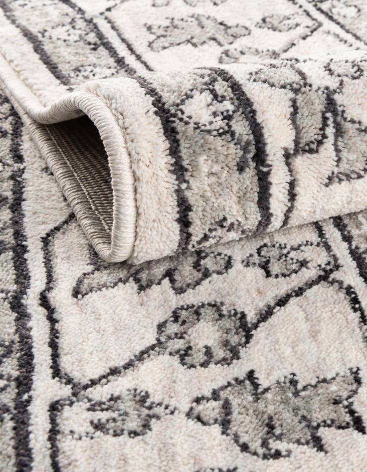 Detail image of 7' x 7' Eco Traditional Round Rug