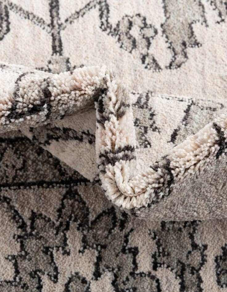 Detail image of 7' x 7' Eco Traditional Round Rug