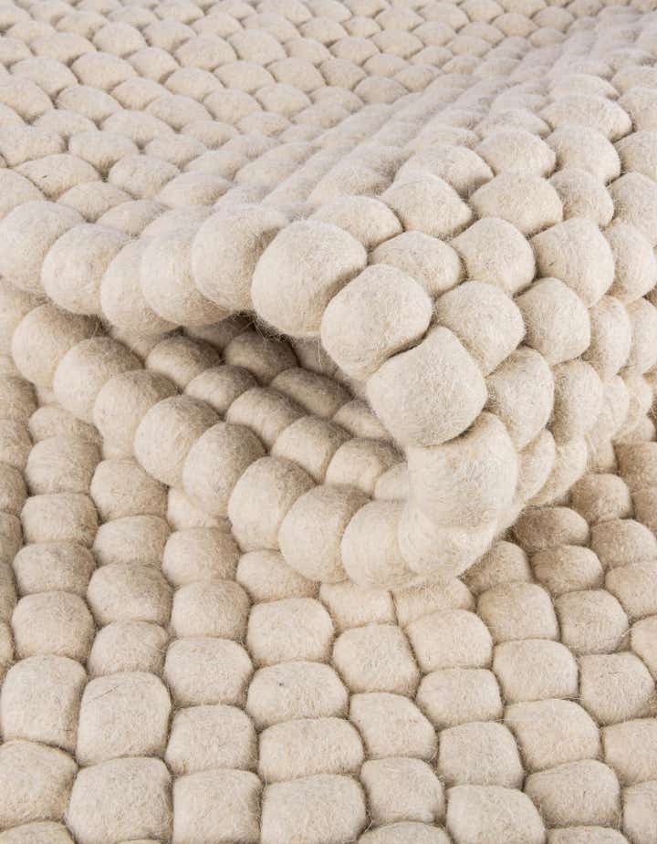 3' 3 x 3' 3 Felt Ball Wool Round Rug