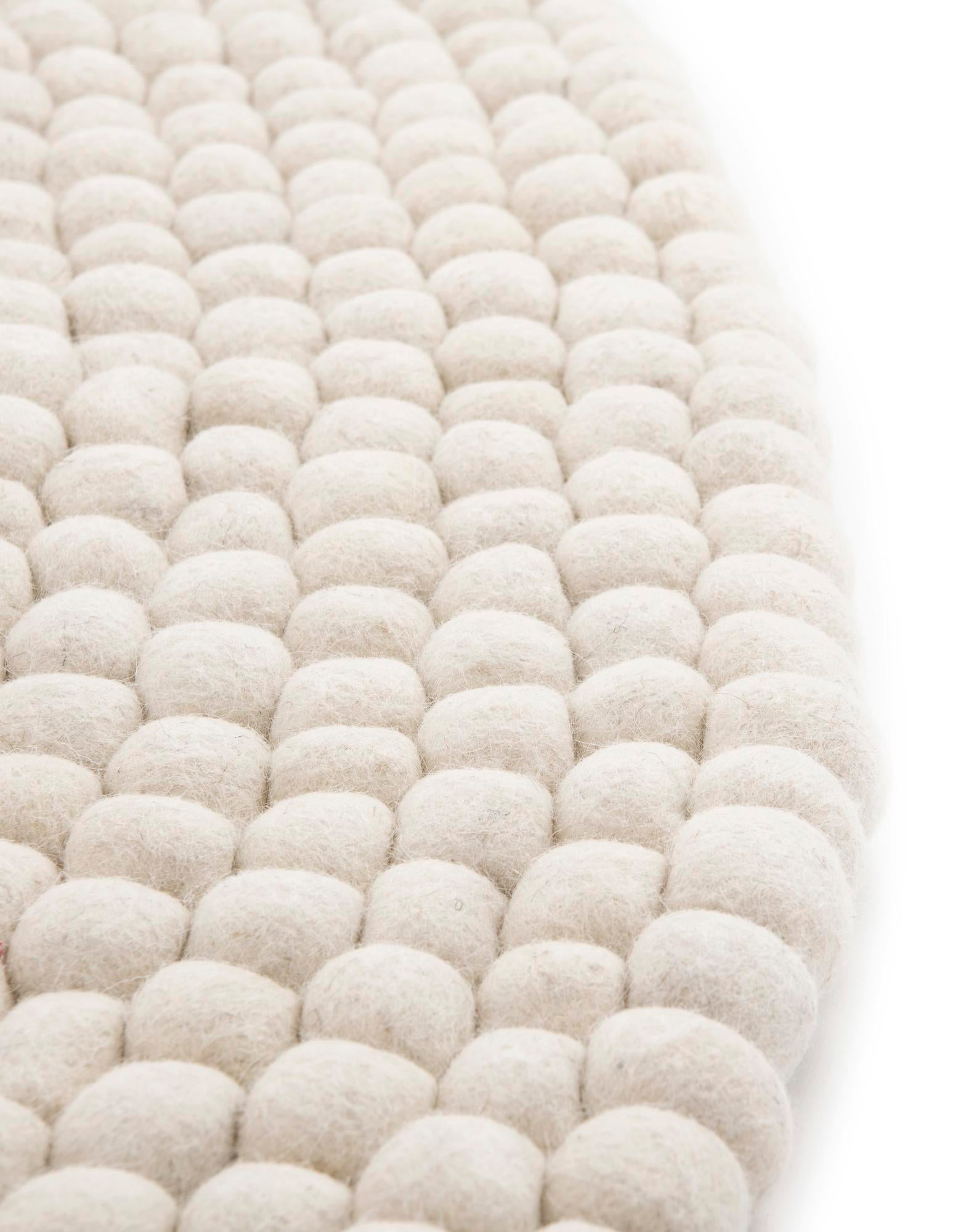 3' 3 x 3' 3 Felt Ball Wool Round Rug