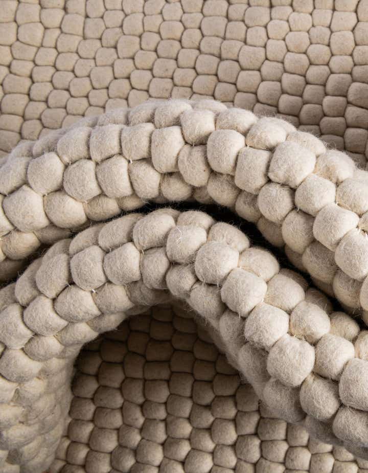 3' 3 x 3' 3 Felt Ball Wool Round Rug