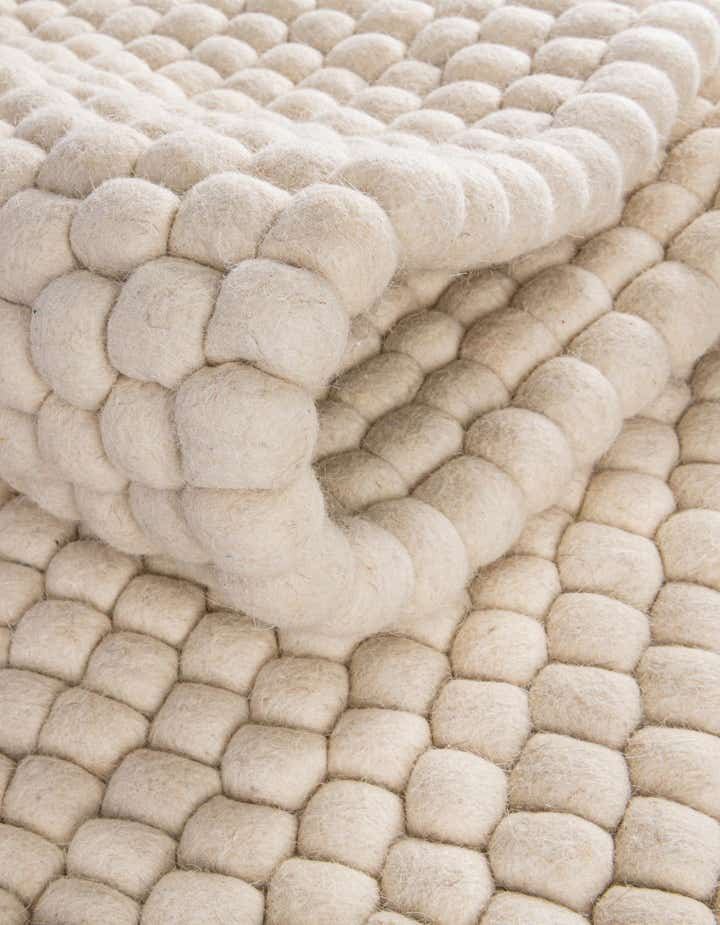 3' 3 x 3' 3 Felt Ball Wool Round Rug
