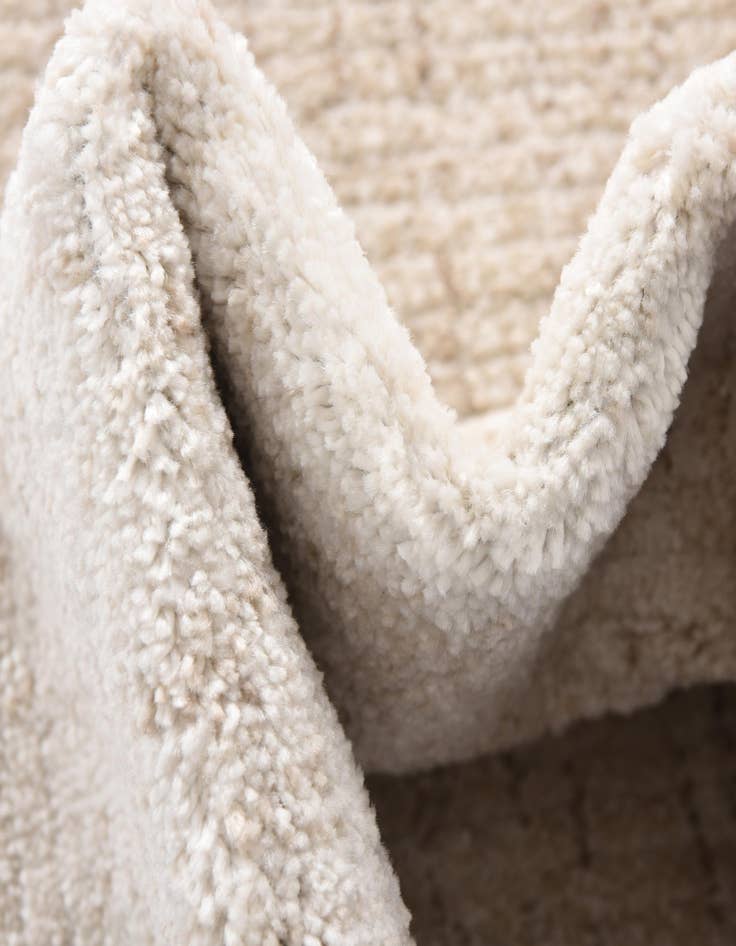 Detail image of 7' 10 x 7' 10 Gemstone Round Rug