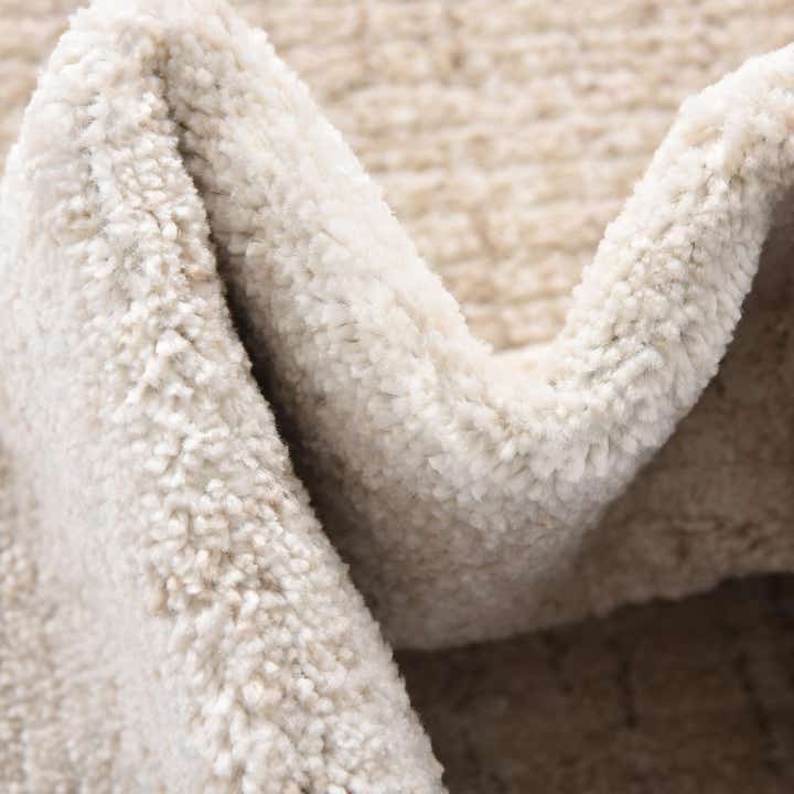 7' 10 x 7' 10 Gemstone Round Rug