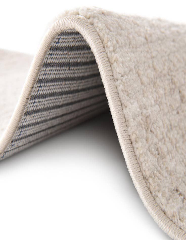 Detail image of 7' 10 x 7' 10 Gemstone Round Rug