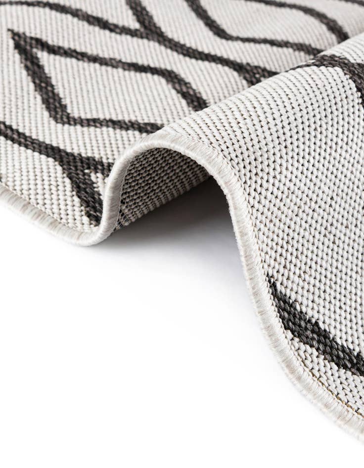 Detail image of 6' 7 x 6' 7 Easy-Clean Jill Zarin Turks and Caicos Indoor / Outdoor Round Rug