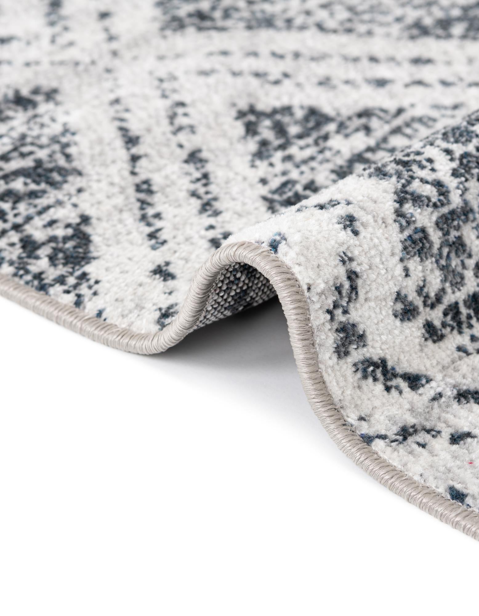 5' 3 x 5' 3 Kamala Washable Round Rug