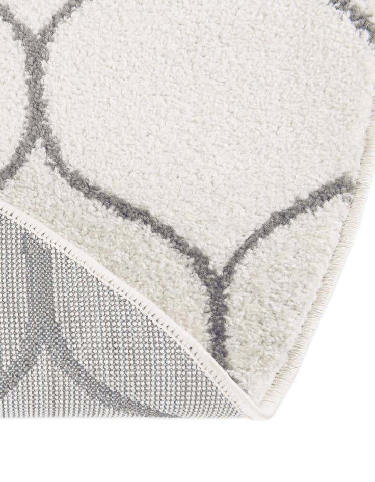 Detail image of 3' x 3' Lattice Frieze Round Rug