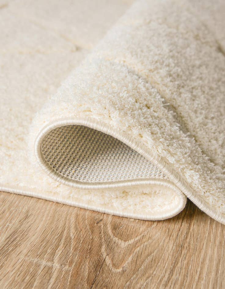 Detail image of 4' x 4' Lattice Shag Round Rug