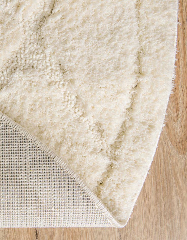 Detail image of 4' x 4' Lattice Shag Round Rug