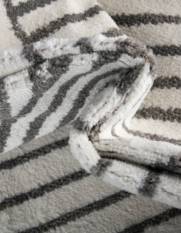 Detail image of 7' 10 x 7' 10 Oslo Round Rug