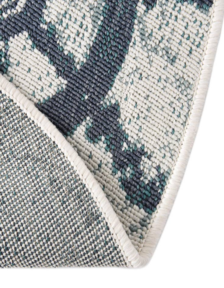 Detail image of 4' x 4' Easy-Clean Coastal Indoor / Outdoor Round Rug