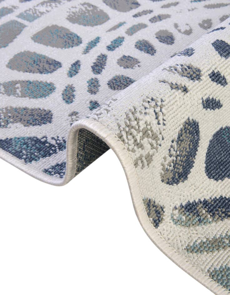 Detail image of 5' 3 x 5' 3 Easy-Clean Coastal Indoor / Outdoor Round Rug