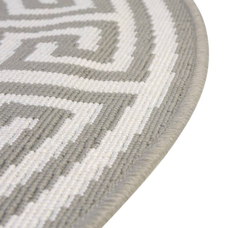 Detail image of 7' x 7' Easy-Clean Coastal Indoor / Outdoor Round Rug