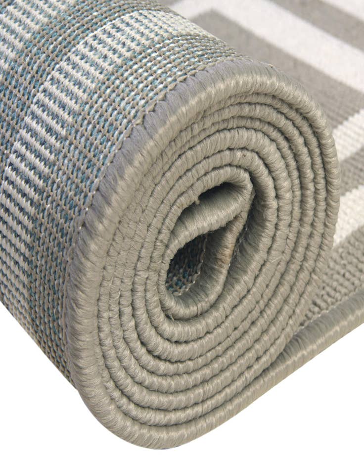 Detail image of 7' x 7' Easy-Clean Coastal Indoor / Outdoor Round Rug