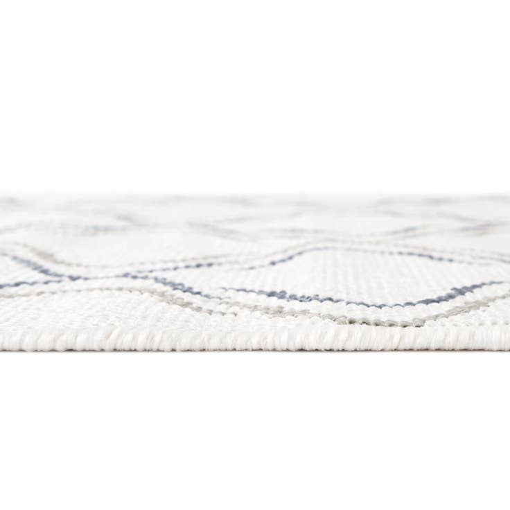 Detail image of 7' x 7' Easy-Clean Lattice Indoor / Outdoor Round Rug