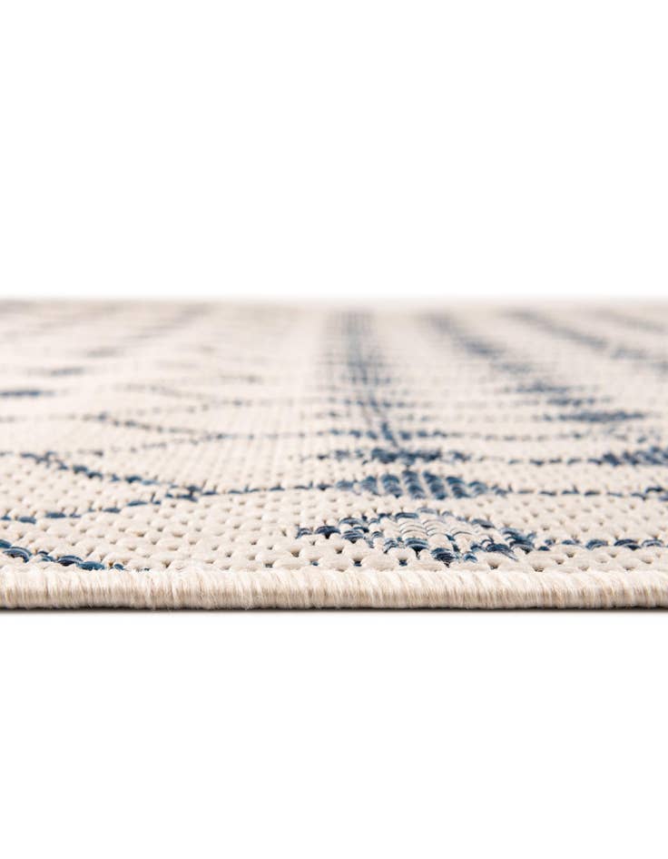 Detail image of 3' x 3' Washable Lattice Indoor / Outdoor Round Rug