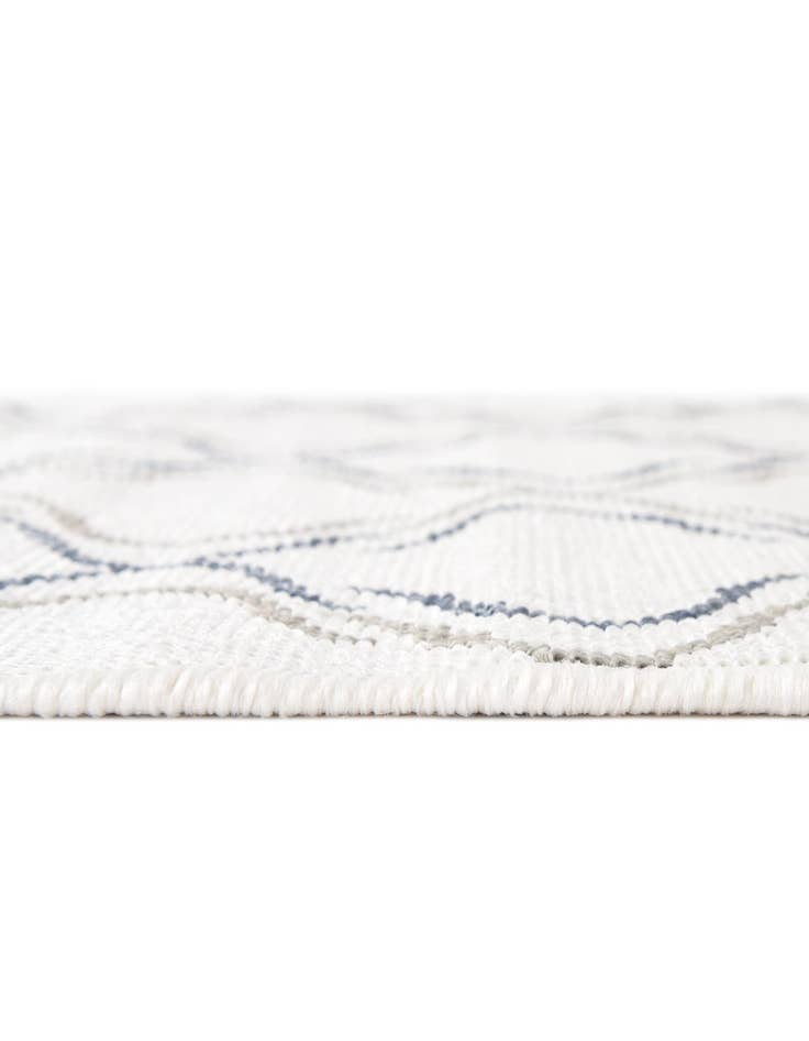 Detail image of 4' x 4' Easy-Clean Trellis Indoor / Outdoor Round Rug