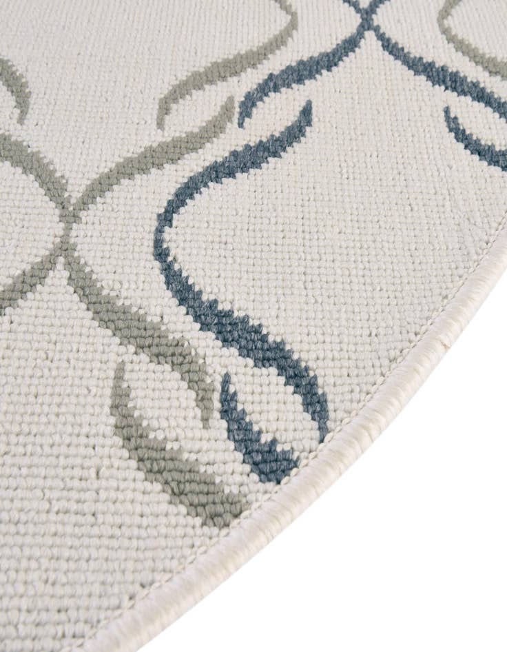 Detail image of 4' x 4' Easy-Clean Trellis Indoor / Outdoor Round Rug