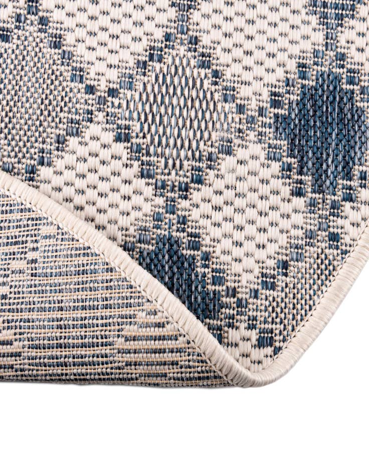 Detail image of 4' x 4' Easy-Clean Trellis Indoor / Outdoor Round Rug
