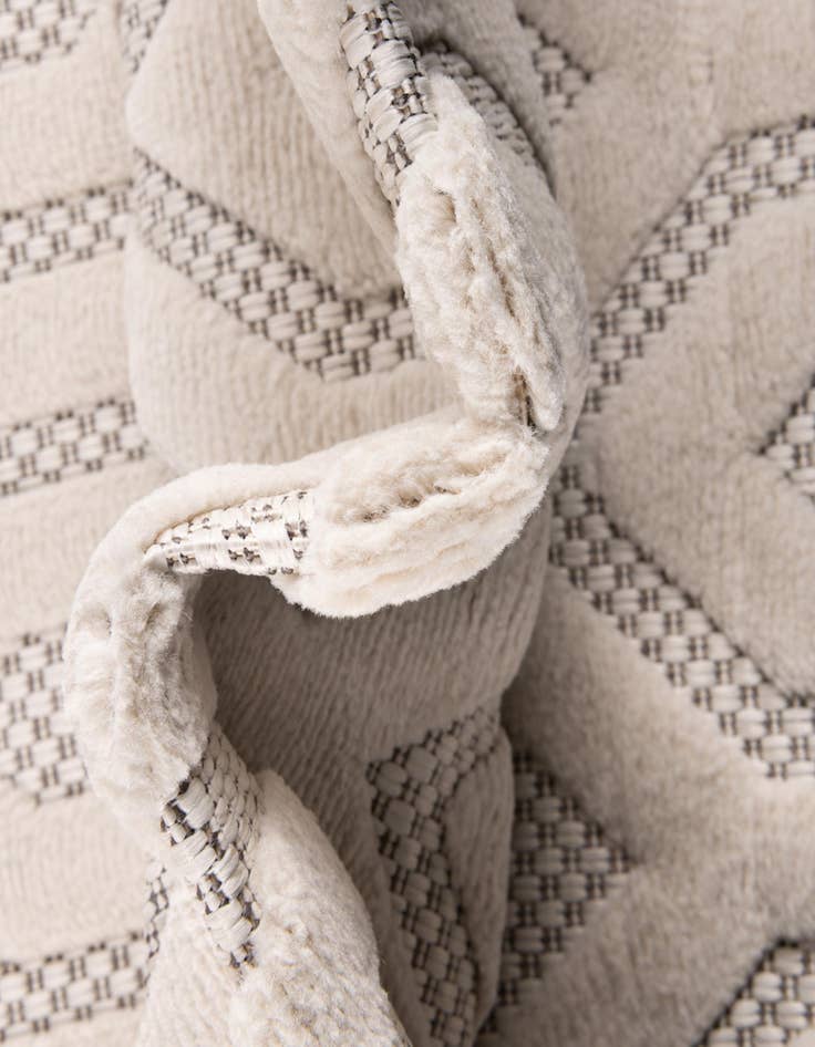 Detail image of 3' x 3' Easy-Clean Trellis Textured Indoor / Outdoor Round Rug