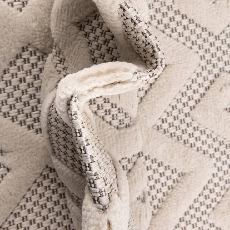 Detail image of 4' x 4' Easy-Clean Trellis Textured Indoor / Outdoor Round Rug
