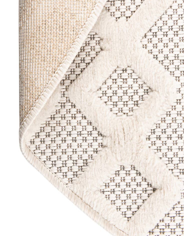 Detail image of 3' x 3' Easy-Clean Trellis Textured Indoor / Outdoor Round Rug