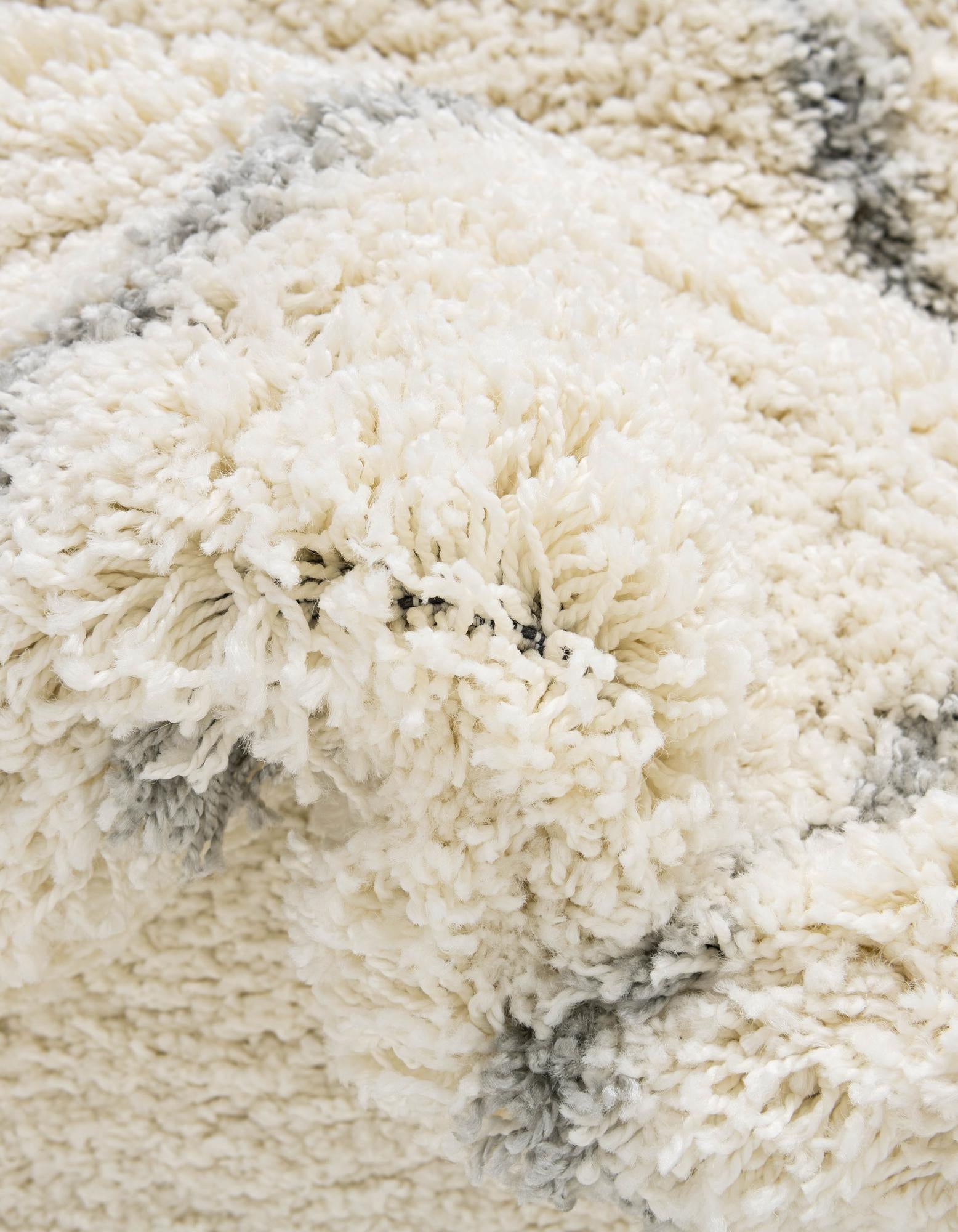 5' 3 x 5' 3 Soft Touch Shag Round Rug