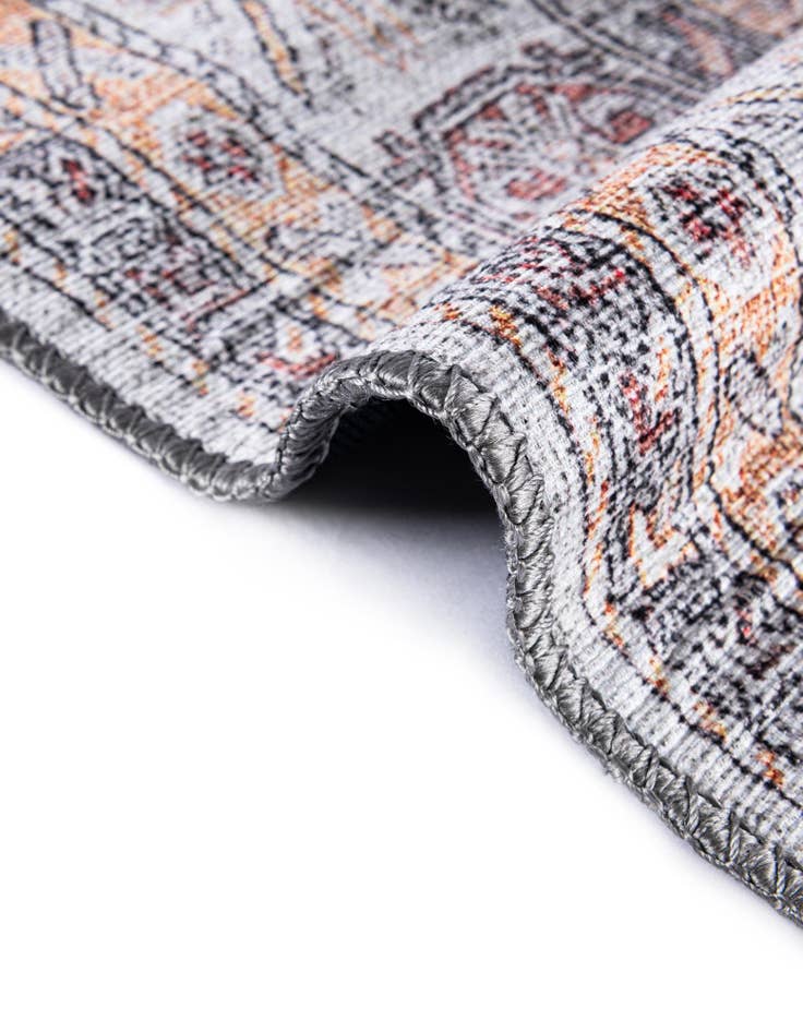 Detail image of 7' 10 x 7' 10 Washable Timeless Round Rug