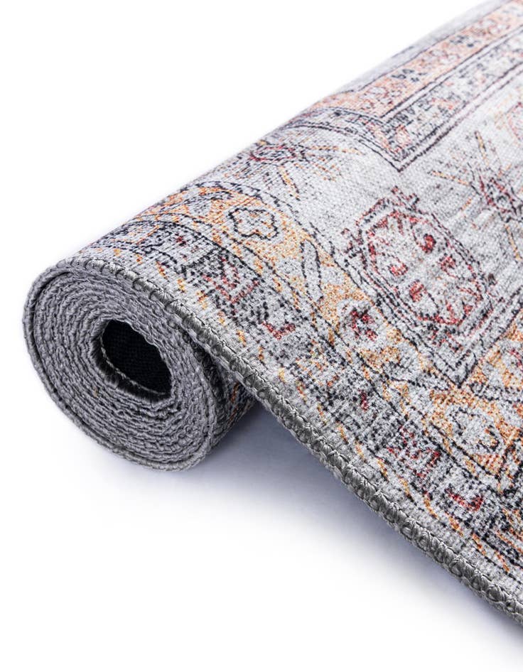 Detail image of 7' 10 x 7' 10 Washable Timeless Round Rug