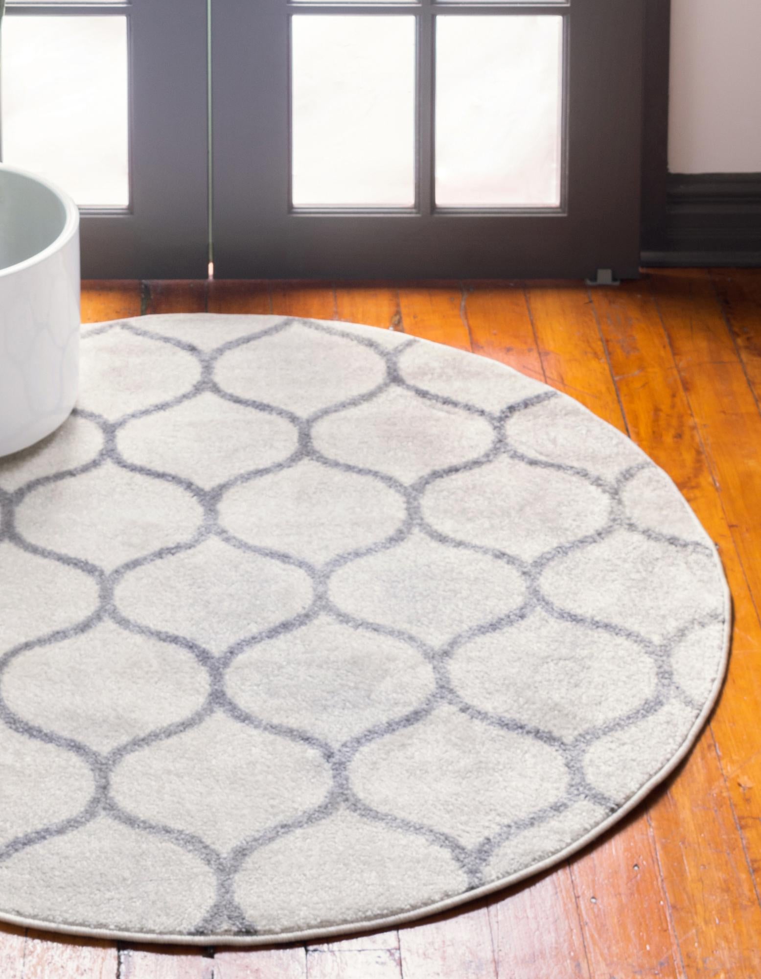 5' 3 x 5' 3 Trellis Frieze Round Rug