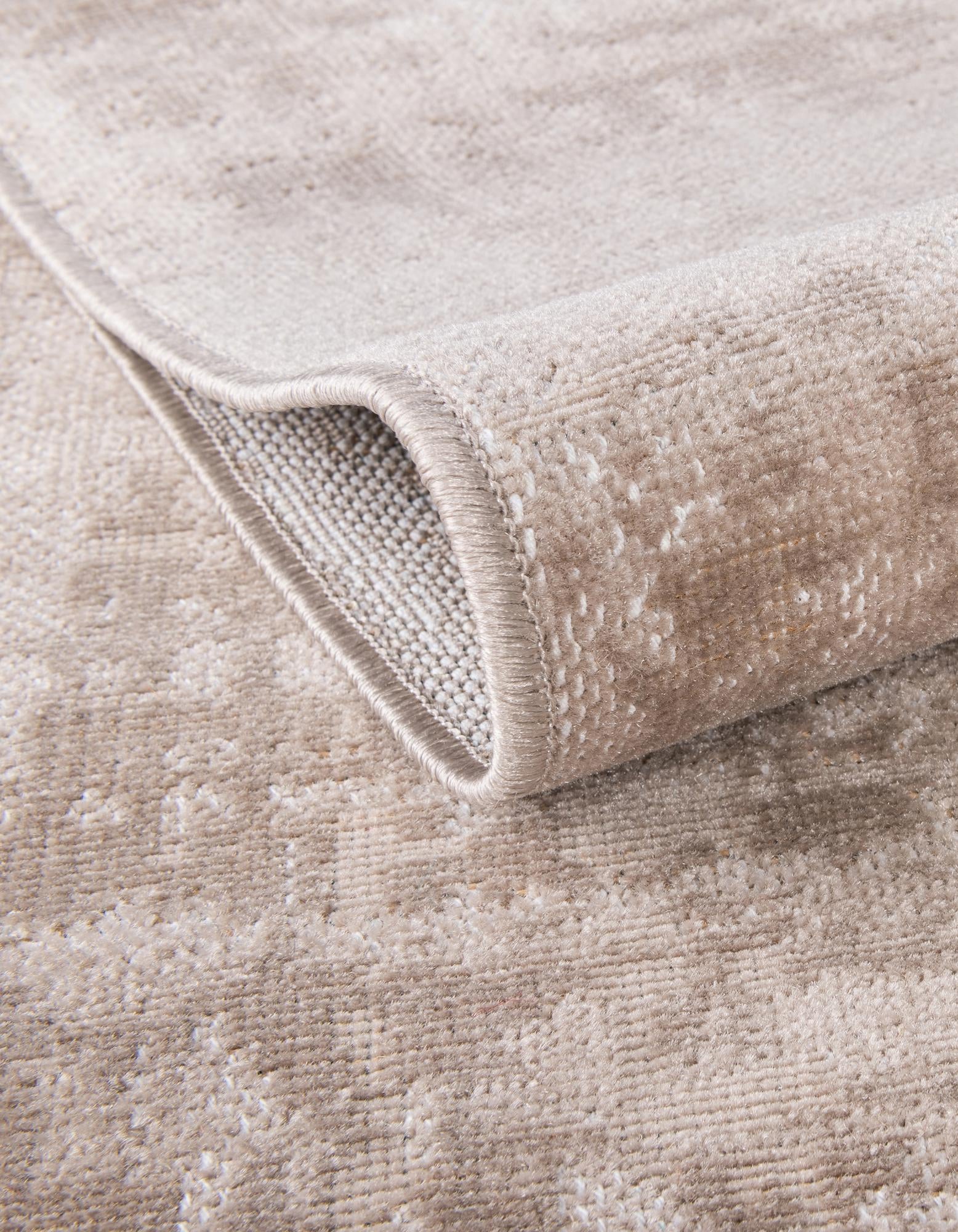 5' 3 x 5' 3 Valencia Round Rug