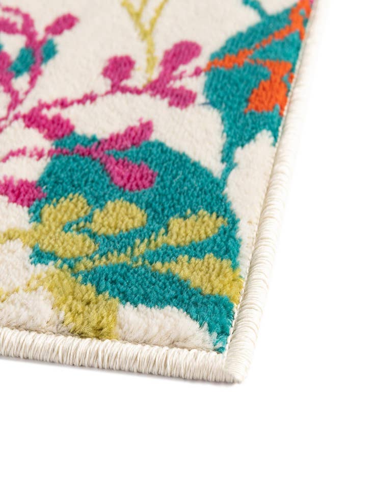Detail image of 2' x 6' Azalea Runner Rug