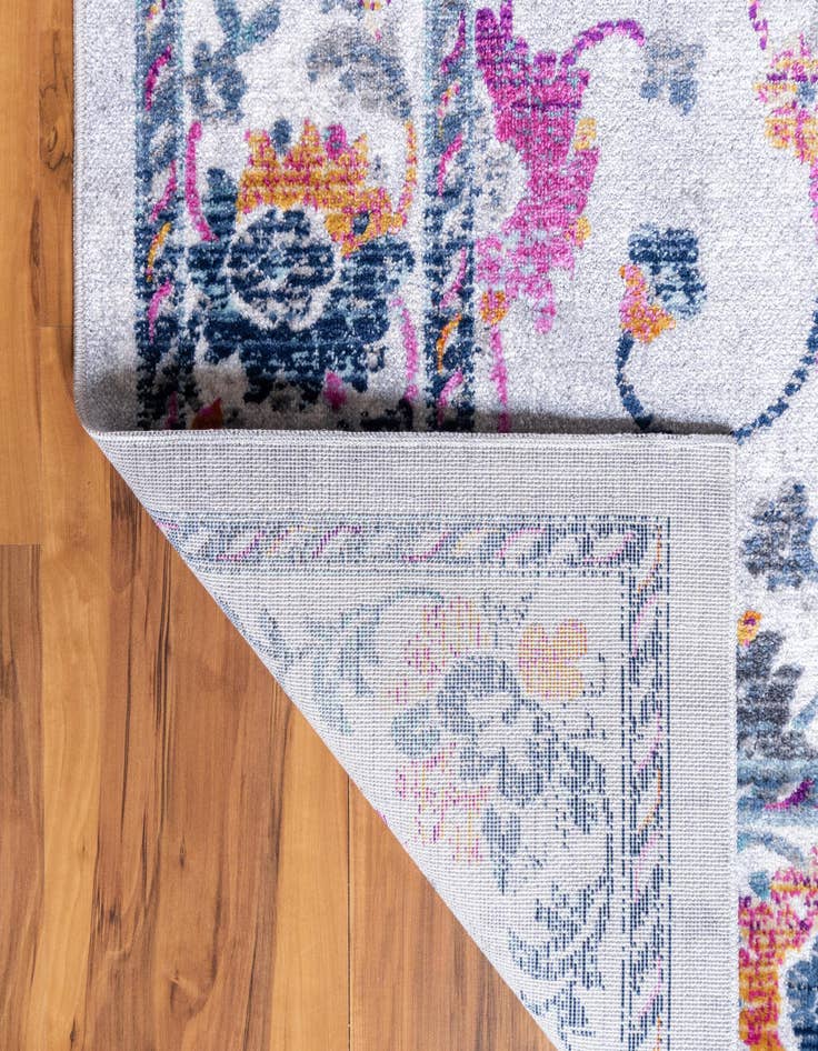 Detail image of 2' 7 x 9' 10 Budapest Runner Rug