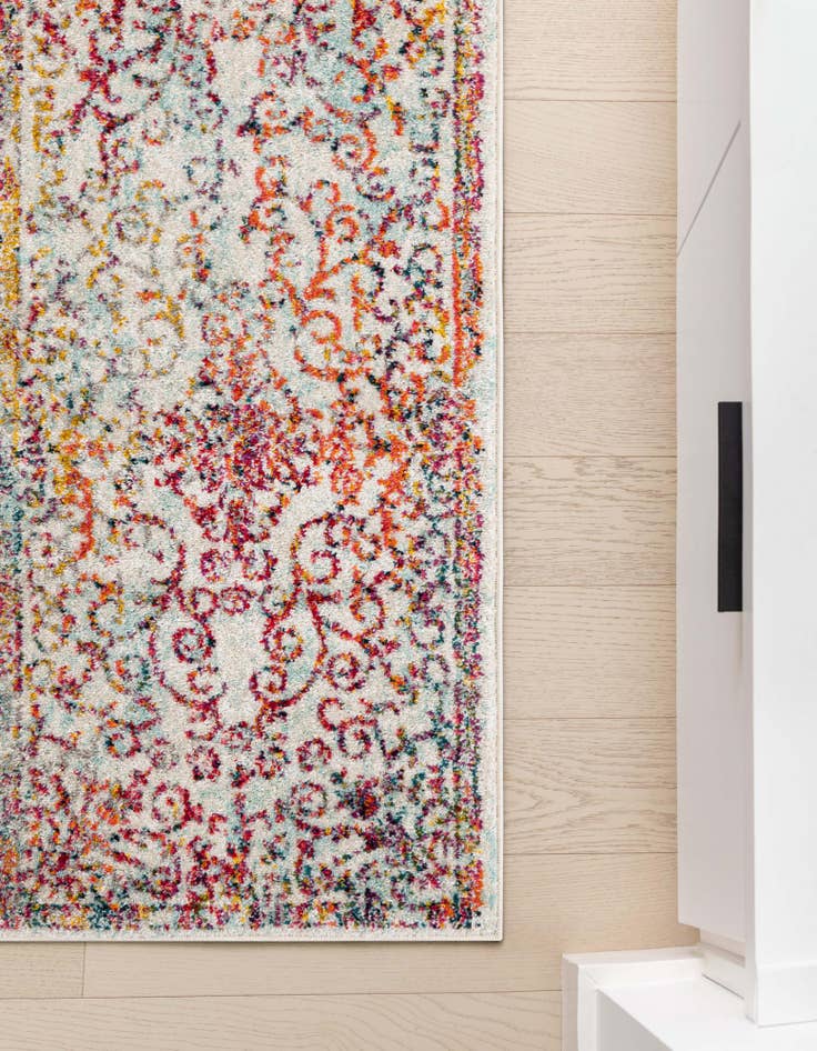 Detail image of 2' 7 x 10' Carrington Runner Rug