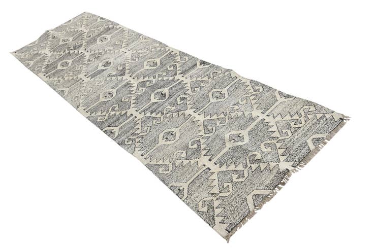 Detail image of 2' 6 x 8' 2 Hand Woven Darya Wool Runner Rug