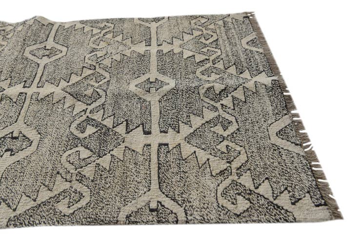 Detail image of 2' 6 x 8' 2 Hand Woven Darya Wool Runner Rug