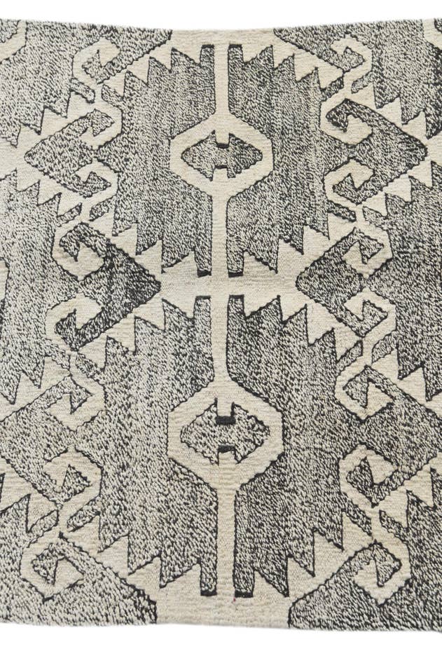 Detail image of 2' 6 x 8' 2 Hand Woven Darya Wool Runner Rug
