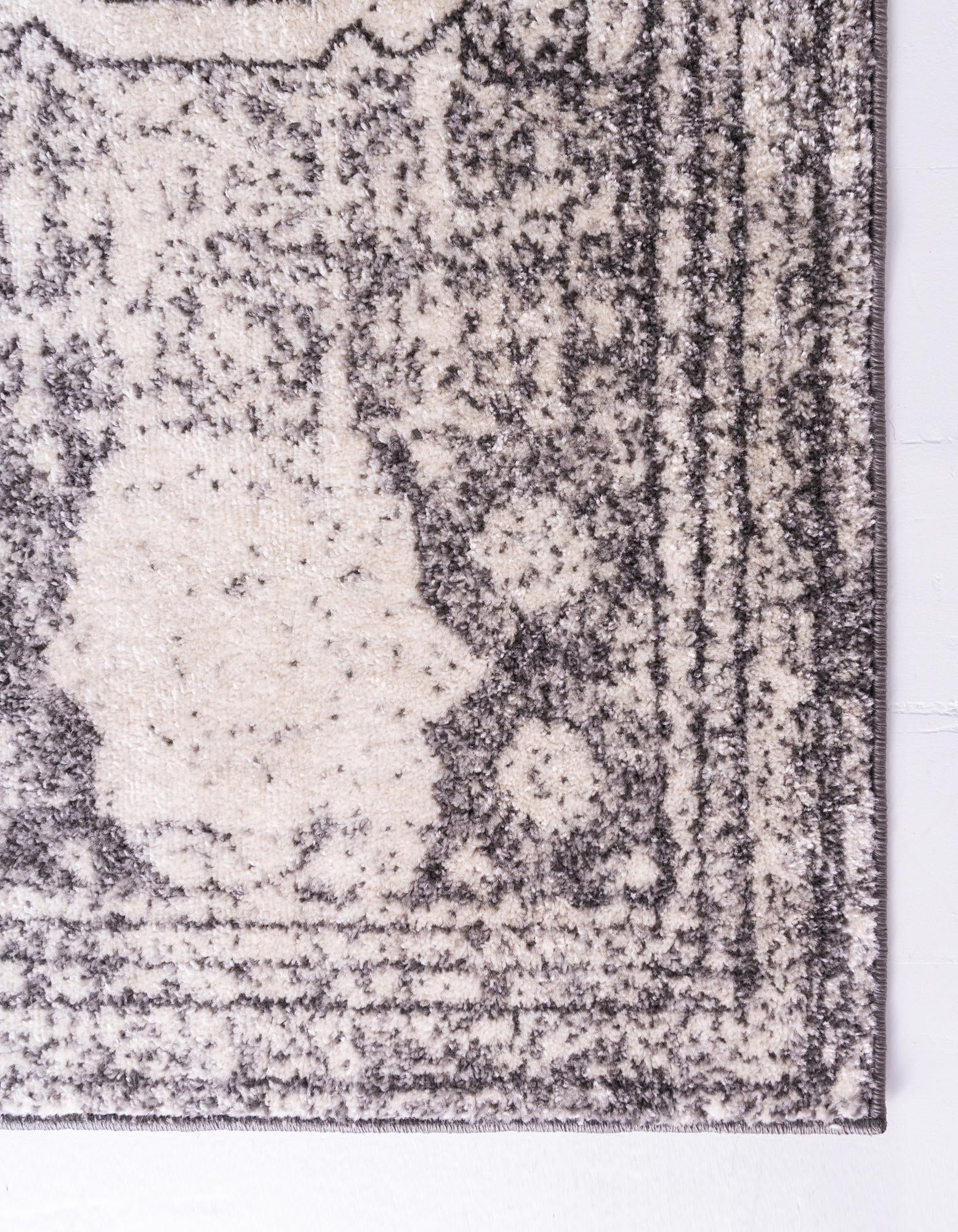 2' x 6' 9 Dover Runner Rug