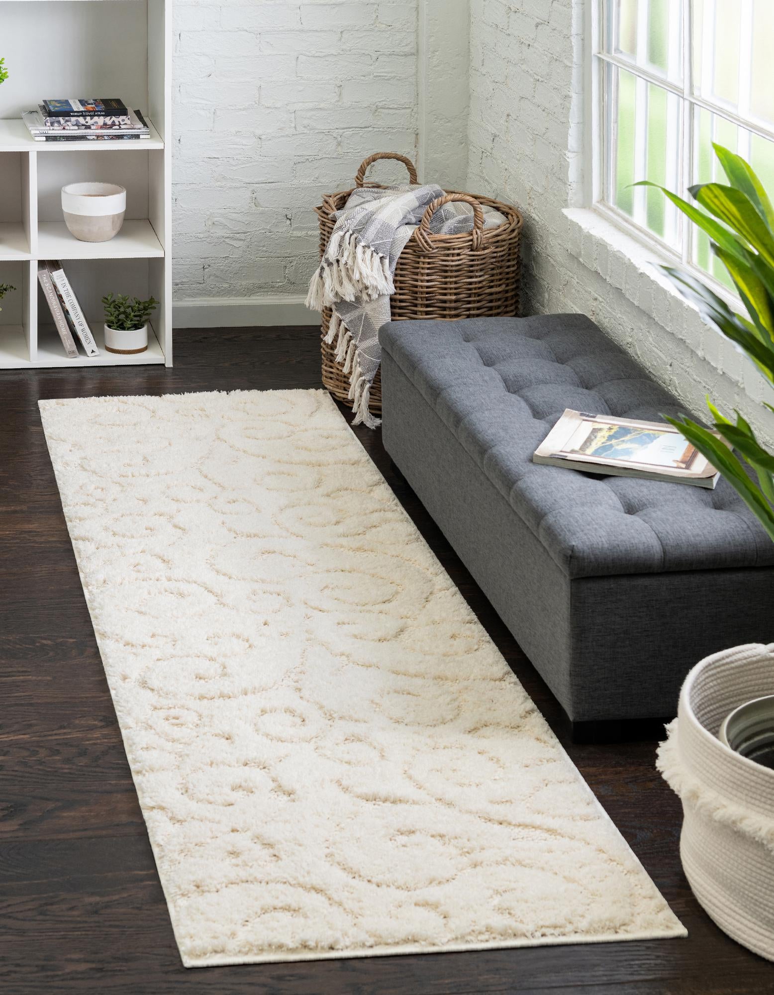 2' x 6' 9 Floral Shag Runner Rug