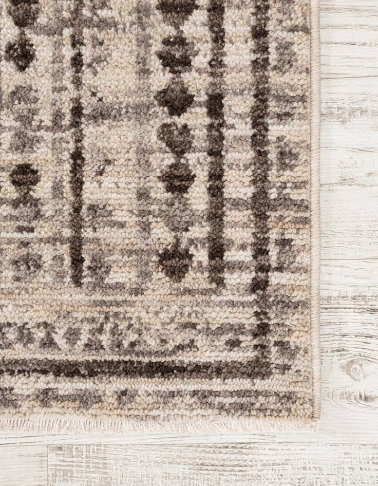 Detail image of 2' x 6' 3 Grand Tradition Runner Rug