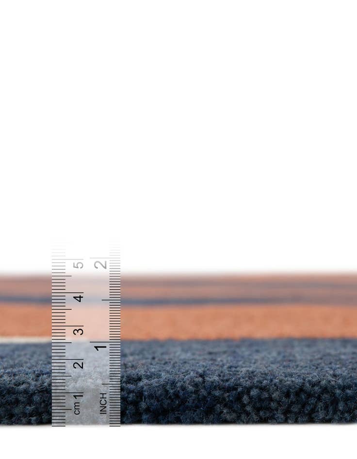 Detail image of 2' 7 x 8' Handtufted Wool Runner Rug