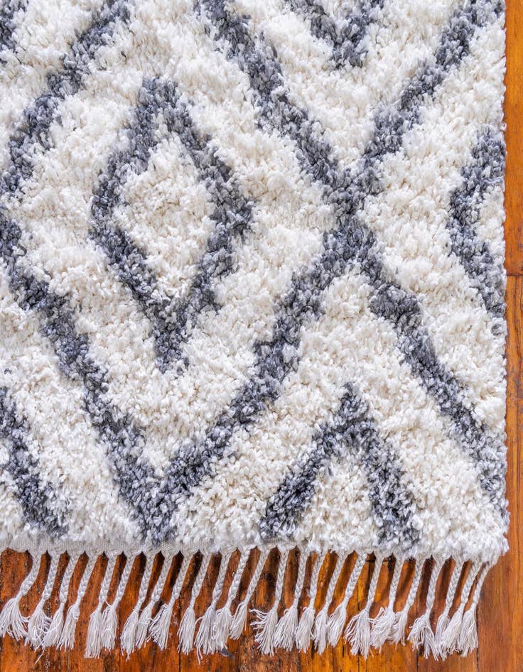 Detail image of 2' 2 x 6' Lagom Shag Runner Rug