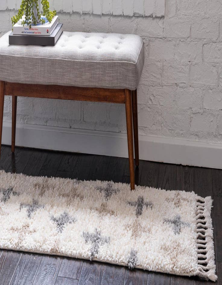 Detail image of 2' 7 x 8' 2 Lagom Shag Runner Rug