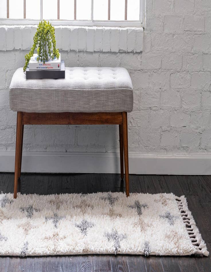 Detail image of 2' 7 x 8' 2 Lagom Shag Runner Rug