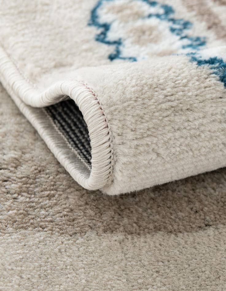 Detail image of 2' 7 x 8' Laguna Runner Rug