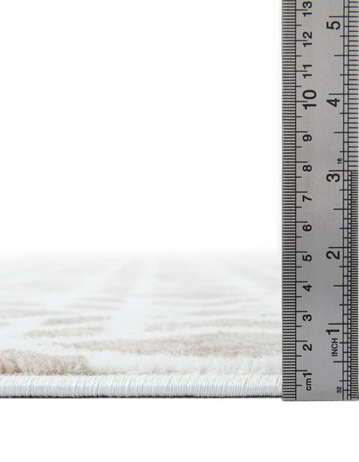Detail image of 2' 7 x 8' Laguna Runner Rug