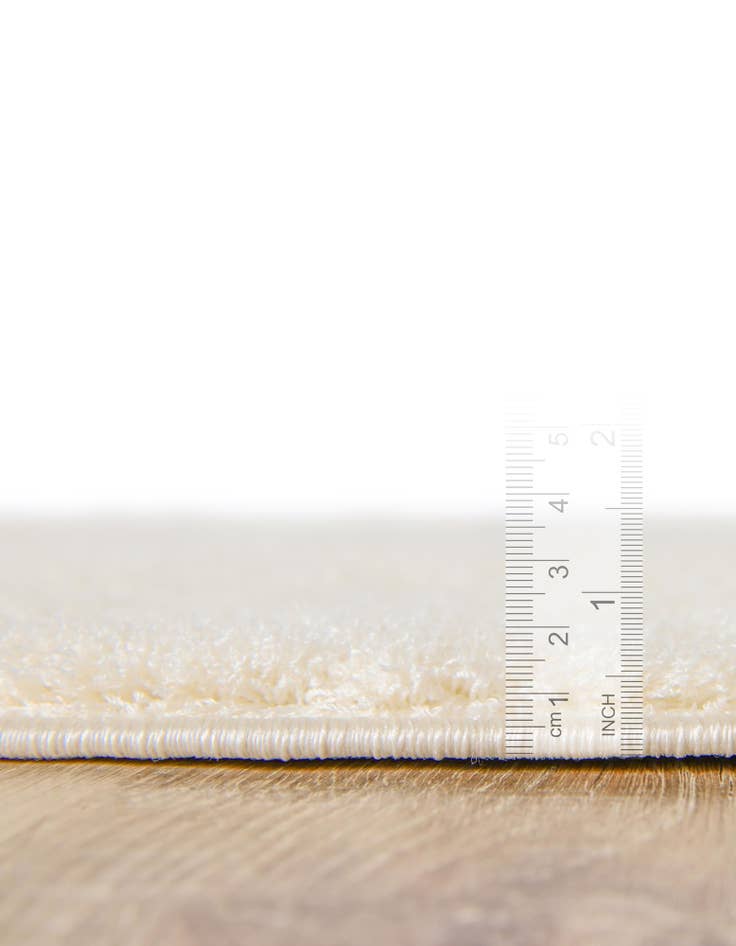 Detail image of 2' 7 x 10' Lattice Shag Runner Rug