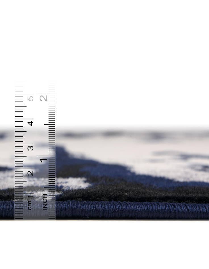 Detail image of 2' x 6' 9 Metropolis Runner Rug