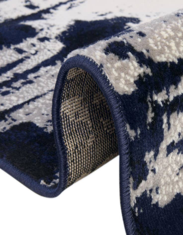 Detail image of 2' x 6' 9 Metropolis Runner Rug